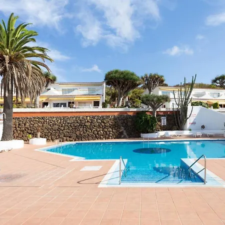 דירה New And Swimming Pool טקורונטה