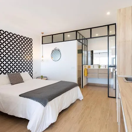 New And Swimming Pool טקורונטה