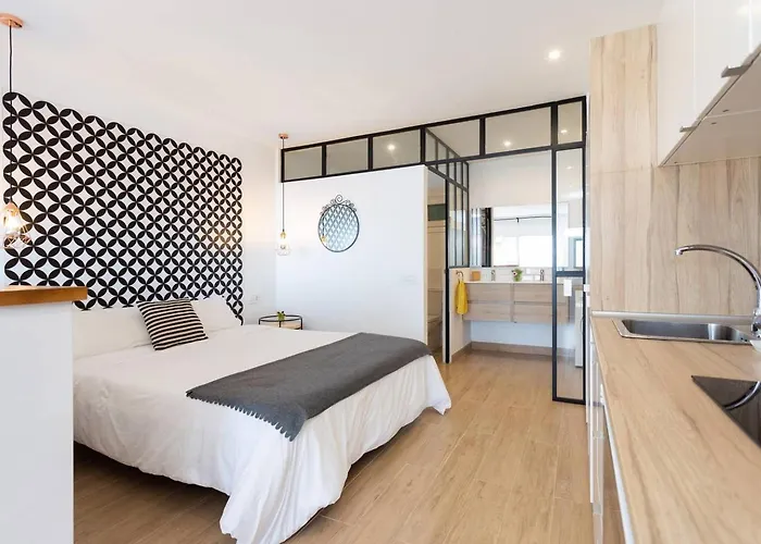 New And Swimming Pool 타코론테